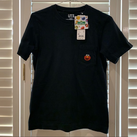Uniqlo x KAWS Sesame Street Elmo Pocket Tshirt NWT - Picture 2 of 7